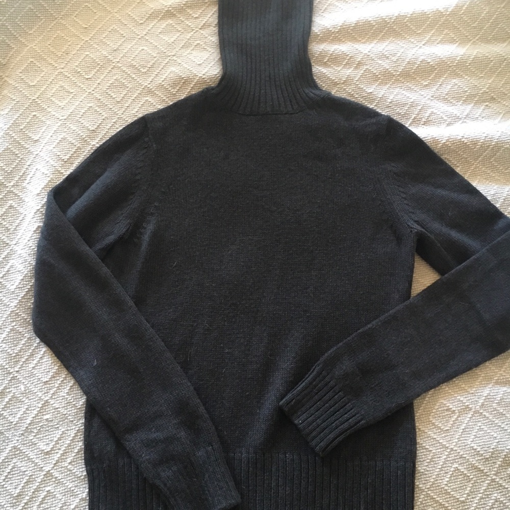 THEORY Turtleneck Sweater // Size Large